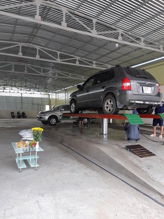 Sự khác nhau giữa cầu nâng một trụ Ấn Độ và Việt Nam
